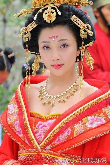 38岁殷桃近照,享正营级待遇,前夫入狱,二婚嫁大