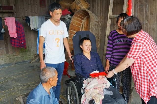 救助丨贫困家庭因车祸陷入困境,未来的希望在