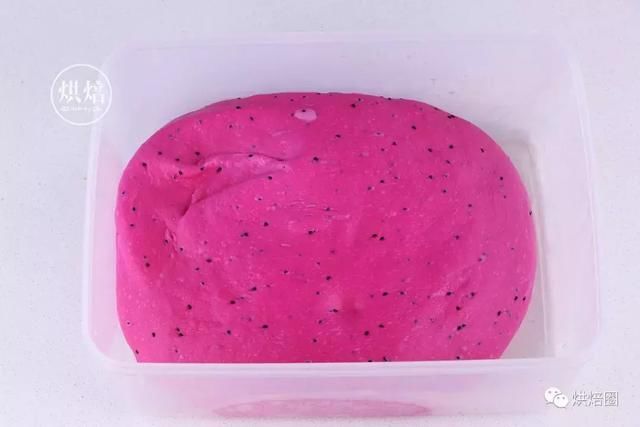 面团里一滴液体也没有 全靠红心火龙果撑起这
