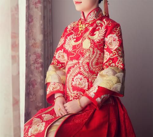 严谨的来说秀禾服其实是袄裙,现在是很流行的