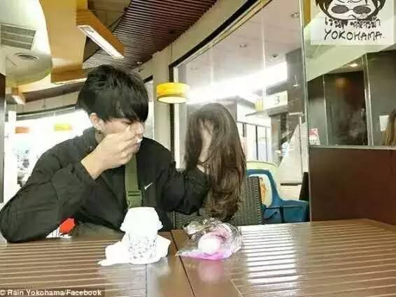 七夕快到了,如何在朋友圈假装有女朋友!