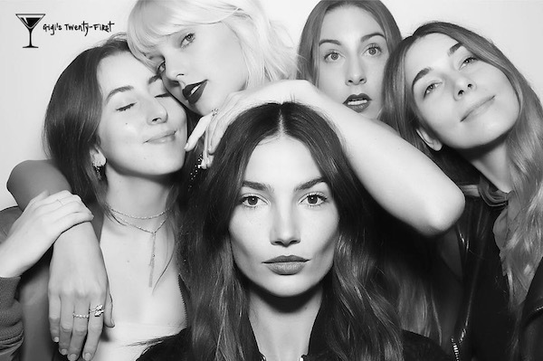 除了剪刀手 其实拍照还有这么多时髦姿势 除了剪刀手 其实拍照还有这么多时髦姿势