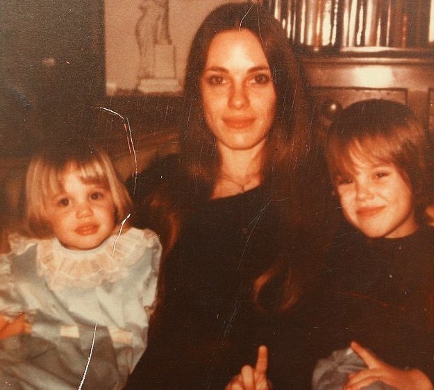 世界名人的罕见童年照片,原来奥巴马和川普小