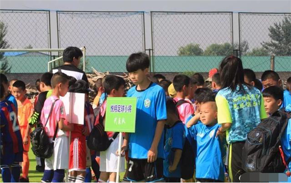 首届 猎鹰杯 青少年足球邀请赛在太原市猎鹰