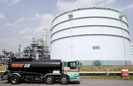 全世界石油储存量最多国家是谁,就在中国旁边