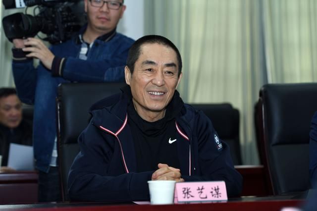 张艺谋四个老婆七个孩子,被罚超生款748万,结