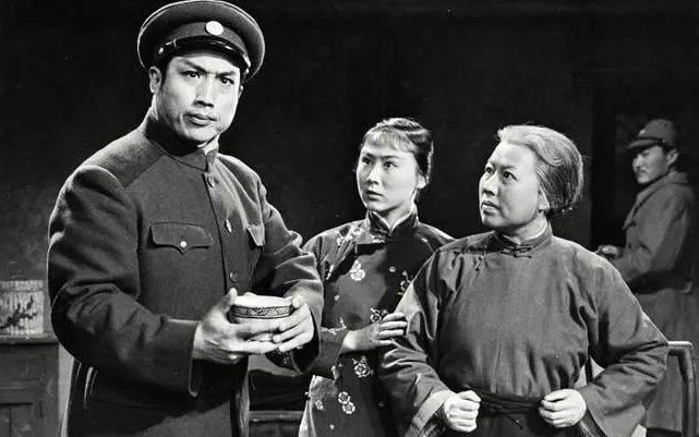 高玉倩曾在现代京剧《红灯记》中扮演李奶奶,也曾在86版电视剧《西游