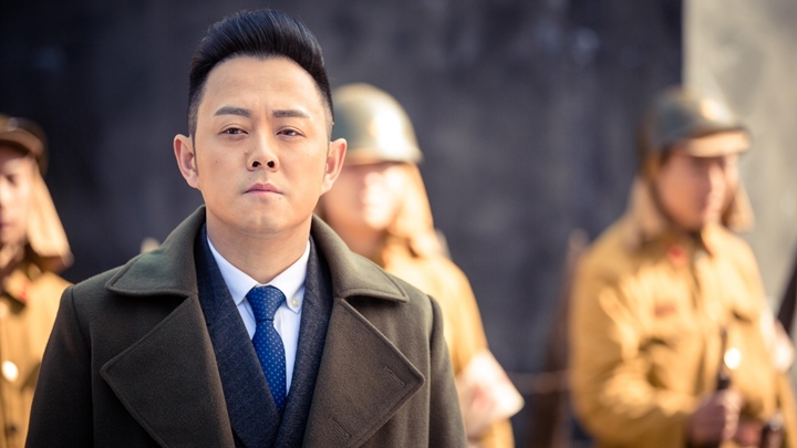 前有袁向辰,高怡然组成的民团小分队,后有以代名扬(闫霖飞 饰)为首