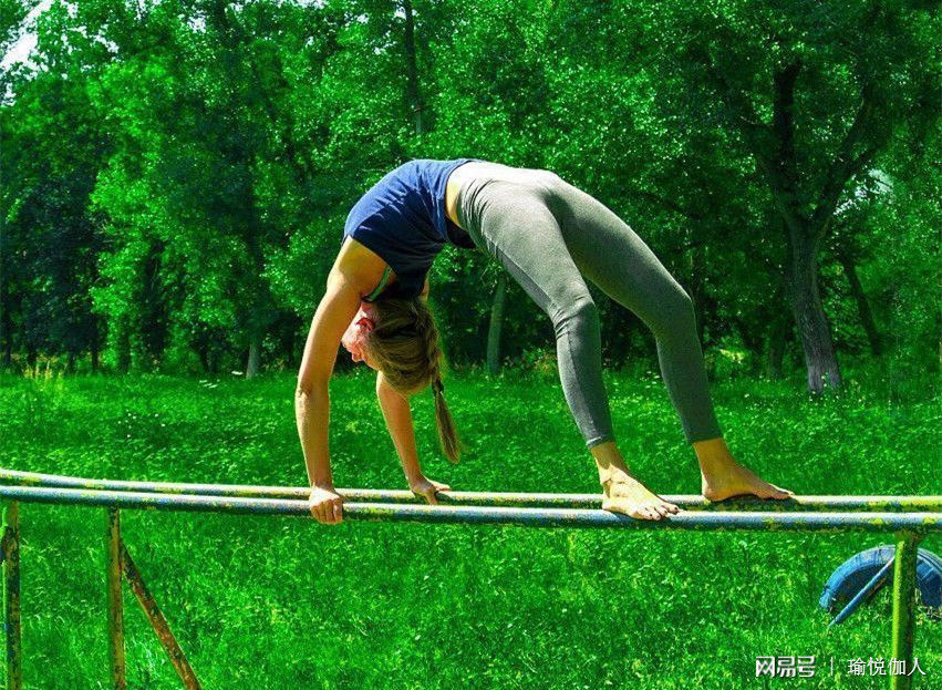 三个瑜伽体式改善肩颈僵硬,缓解疲劳,还可以减