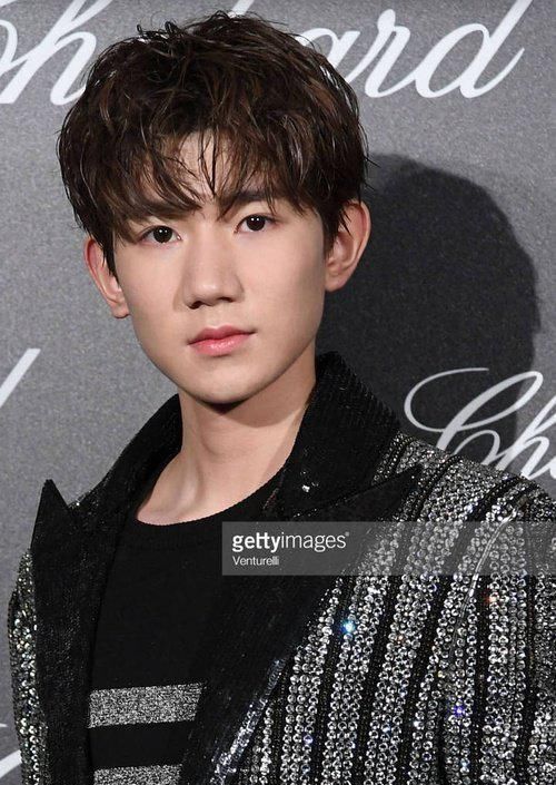 外媒镜头下的三小只,王俊凯长痘,千玺黝黑,只有