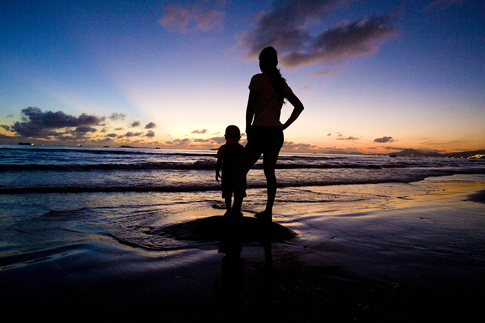 南海网客户端专栏:生活杰拍 冲浪,戏水,在柔软沙滩享受亲子时光……在