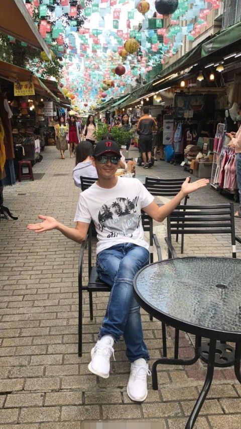 林志颖晒近照,皮肤粗糙,胡子明显,秒变大叔,网友