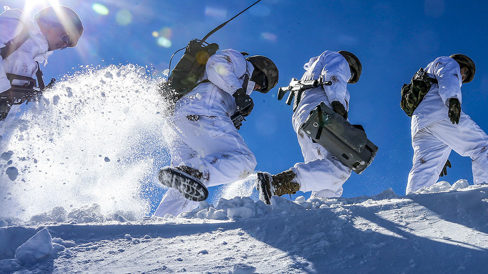 震撼!军旅摄影师用6年时间,记录边防战友的故事 震撼!军旅摄影师用6年时间,记录边防战友的故事