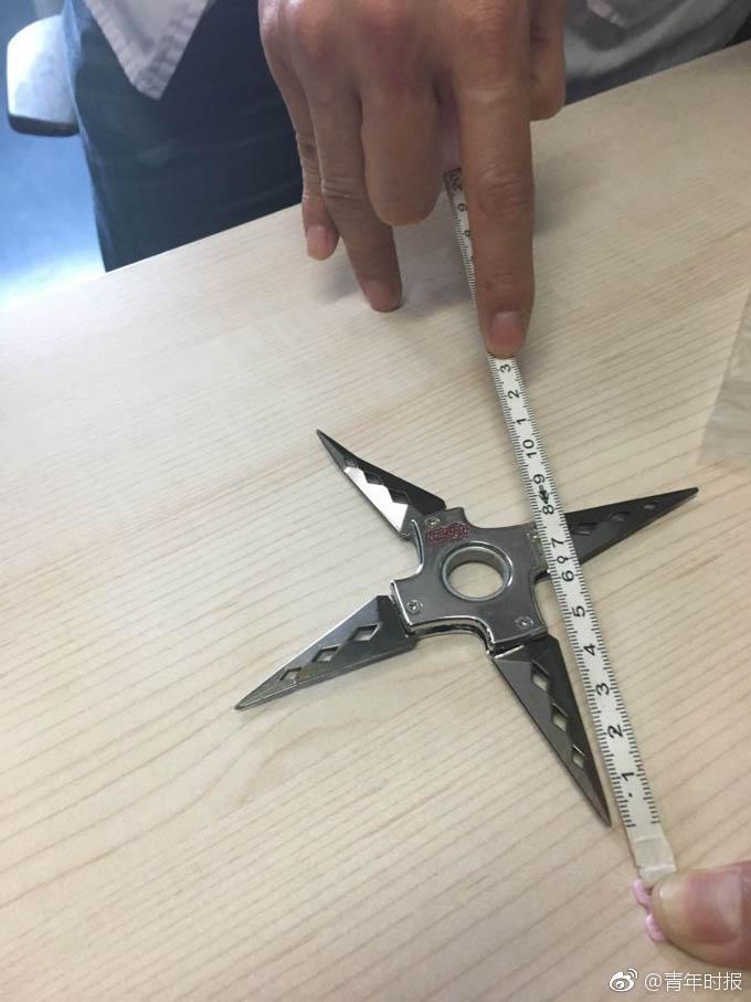 校外小卖部就有卖这种飞镖.