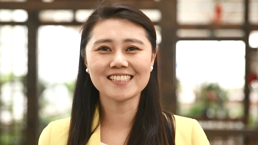 奕丹牵手花园村 带领同事来捐书 奕丹牵手花园村 带领同事来捐书