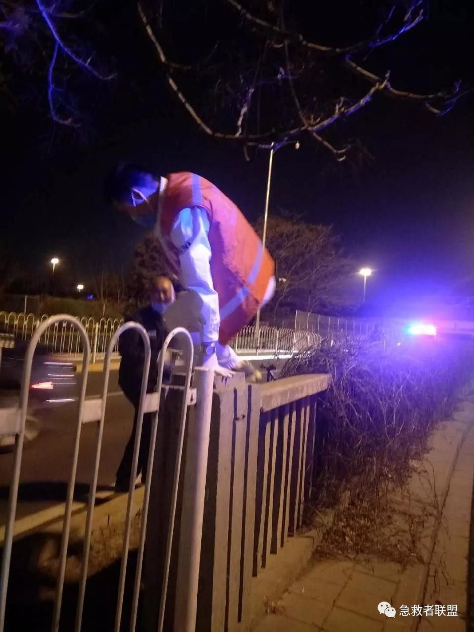 120医生半夜出诊:我来救你,你却对我拳脚相加