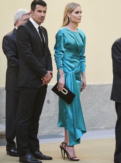 西班牙国王夫妇接见葡萄牙球星菲戈等人,王后