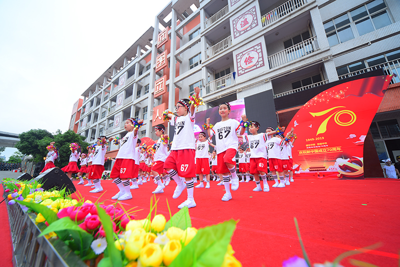嘉陵区火花三小成功举办第三届校园文化艺术节
