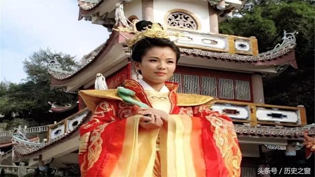 一女子与关羽、孔子地位相当,死后竟被封神,至