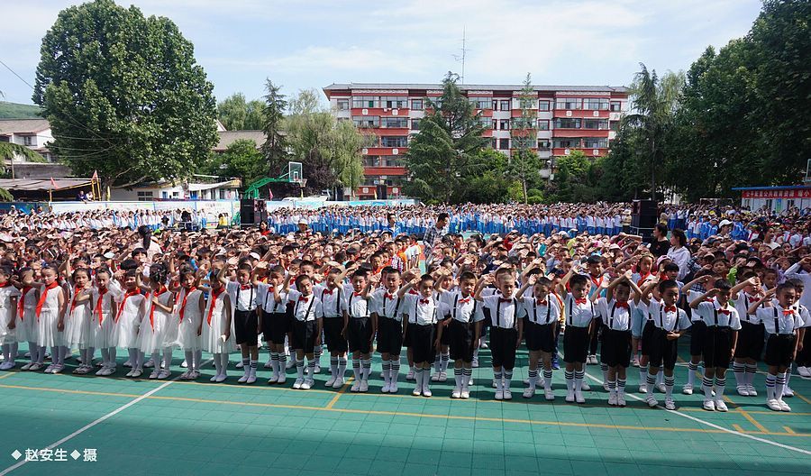 天水市伏羲路逸夫小学举行庆"六一"文艺汇演暨表彰活动
