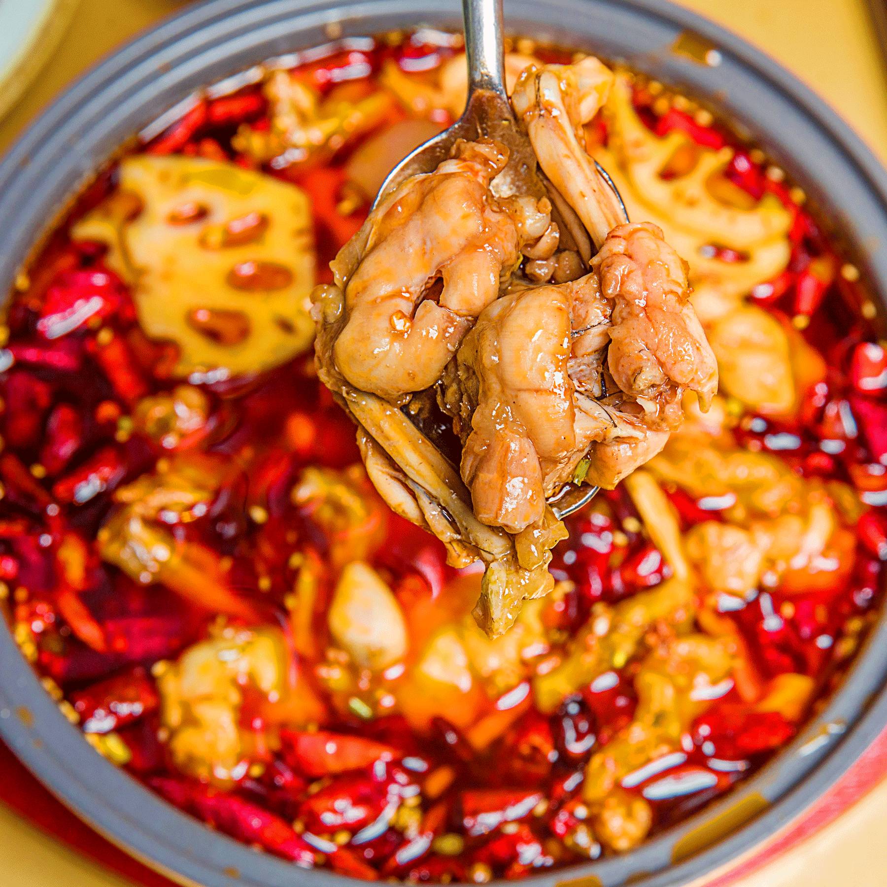 鸭舌咬上一口,恰到好处的麻辣鲜嫩!