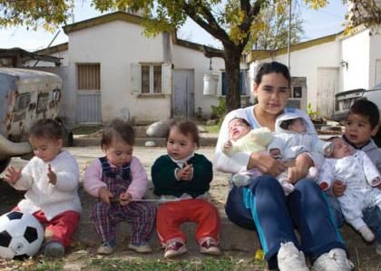 世界上最年轻 儿女最多的母亲:17岁妙龄少女生