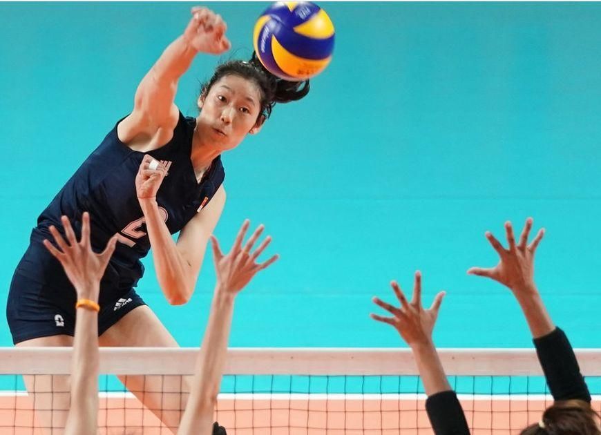 女排夺冠马云下场道贺!1米66马云握手1米98朱