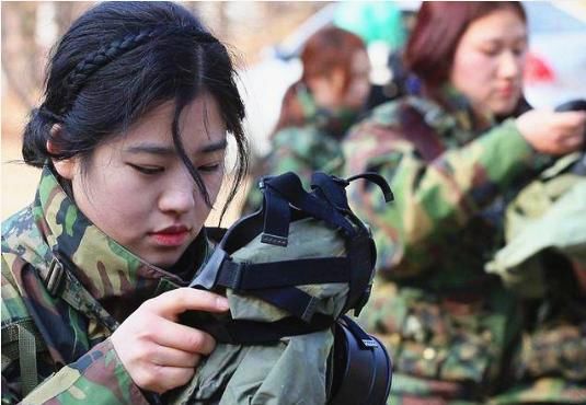 越南女兵入伍前夕做两件事,最后一件羞于出口,大都数人接受不了