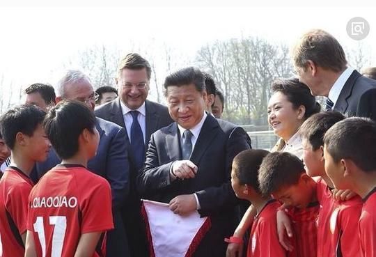 中国有意申请2030年世界杯主办权,其实对比卡