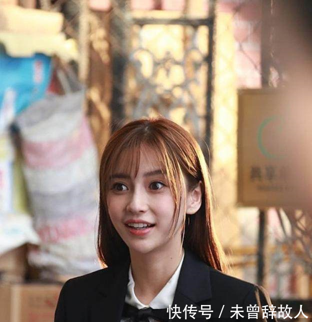 刘诗诗活动未P照,眼窝比杨幂还深,颖宝发际线