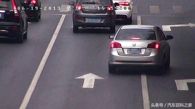 在摄像头后面压实线变道会被拍到吗?路口怎么