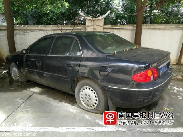 僵尸车占位11年,拖欠停车费1万多元!车主不现