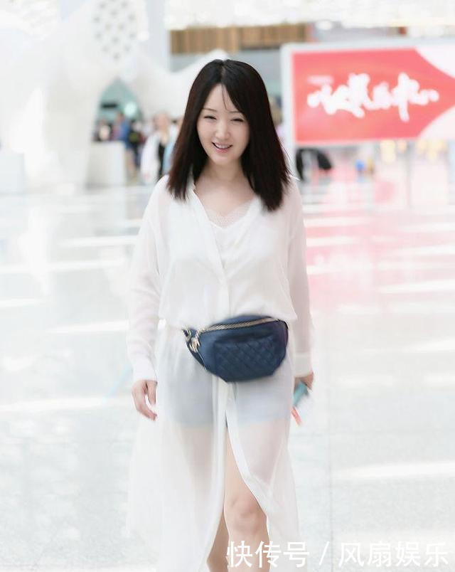 杨钰莹美得忘了年龄,穿薄纱防晒装仙气十足,网