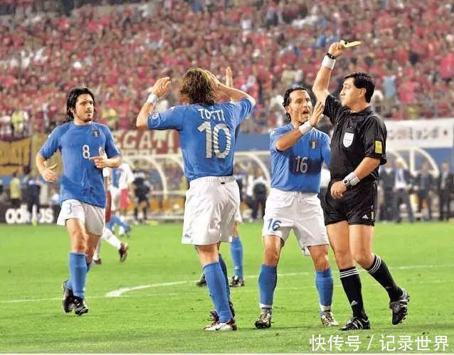 2002年世界杯,韩国对意大利那场吹黑哨的裁判