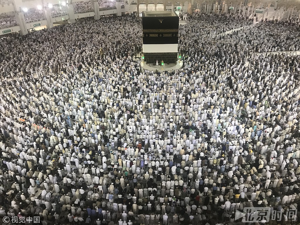 每一位有经济实力和体力的成年穆斯林都负有赴麦加朝拜的宗教义务。所有穆斯林，无论男女，都会尽最大努力争取一生至少要前往麦加朝觐一次。