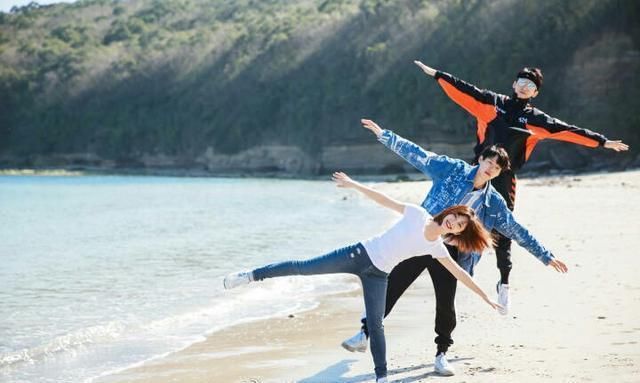 白敬亭公布恋情: 就你了, 傻丫头郑爽宣布恋情,