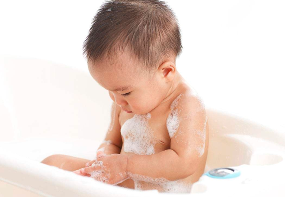 儿科医生:婴儿湿疹全攻略:原因、护理及误区