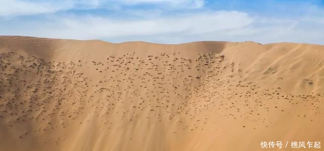 巴丹吉林沙漠里竟然有这么多色彩斑斓的海子