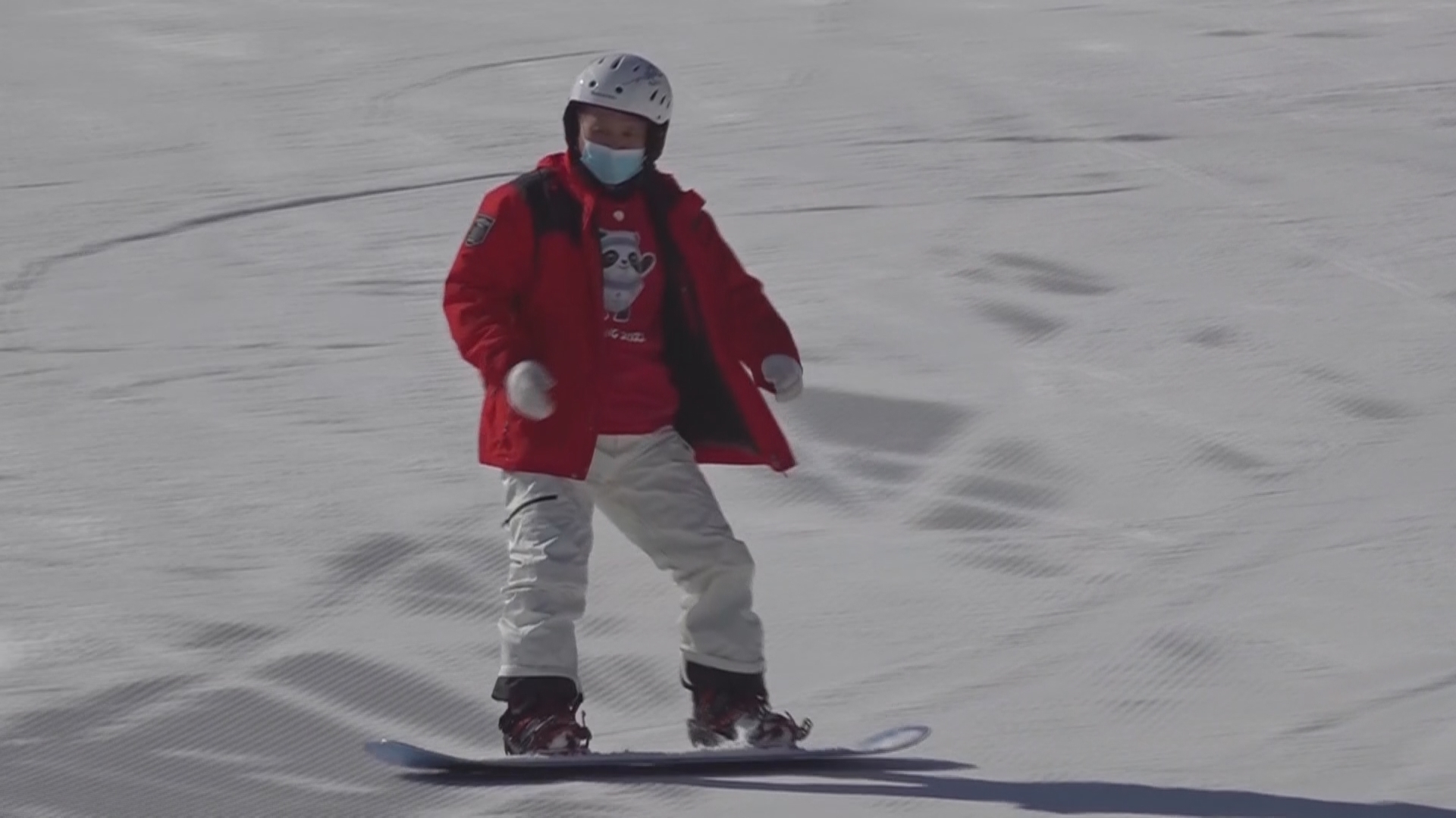 年近70岁他玩上了单板，来看什么叫“落叶飘”！