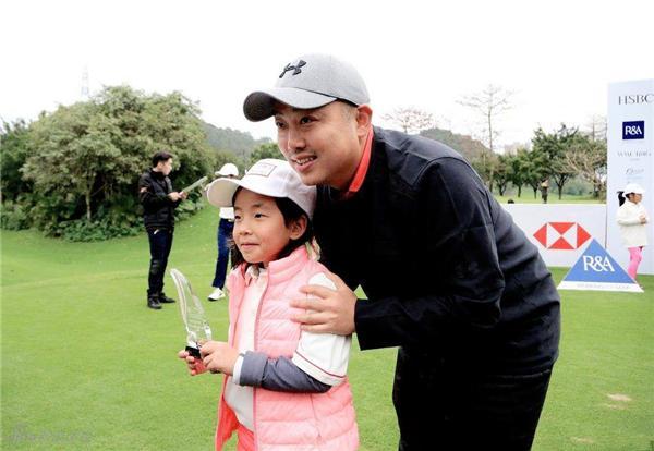 刘国梁揭李晓霞老公尴尬历史!关键时刻顺拐