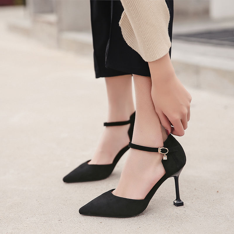 穿这样新款不磨脚的高跟鞋,上脚效果好看,还能