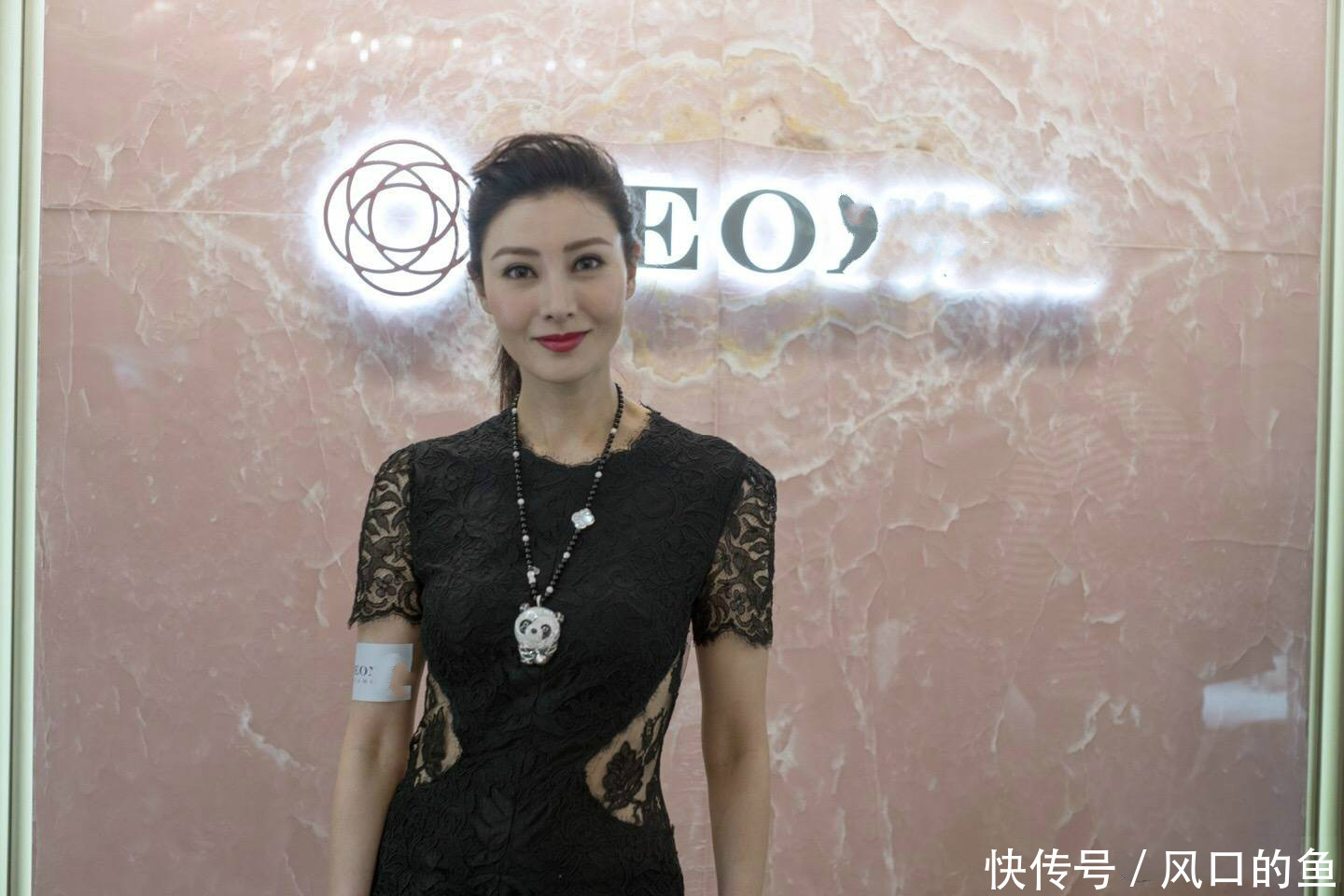 李嘉欣结婚的时候,据说全香港的富太都松了口