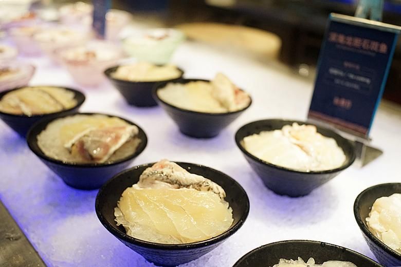 超逼格!厦门这家海鲜姿造自助餐帝王蟹榴莲龙