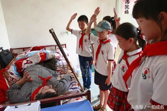 身残志坚义务补课十九年 爱心教师叶海涛用心