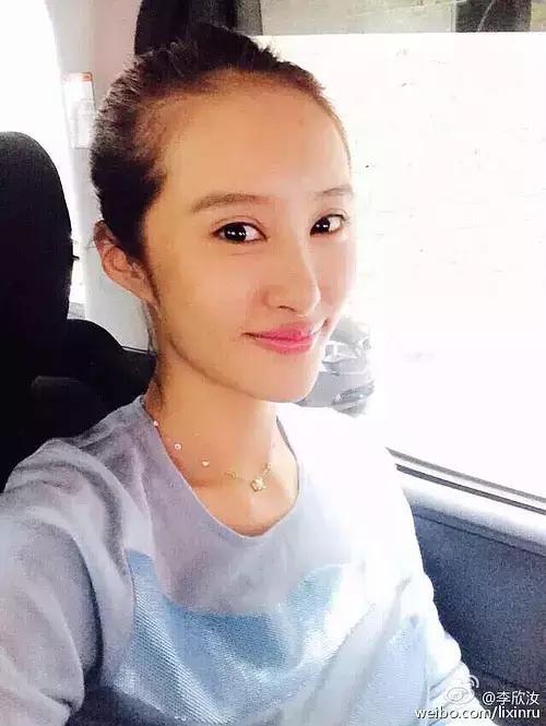 毛俊杰晒孕肚照,身材纤细侧颜美炸天,但腋窝下