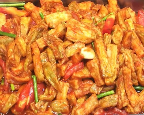 夏季热菜蒜薹西红柿炒茄子,鲜香可口好下饭,保