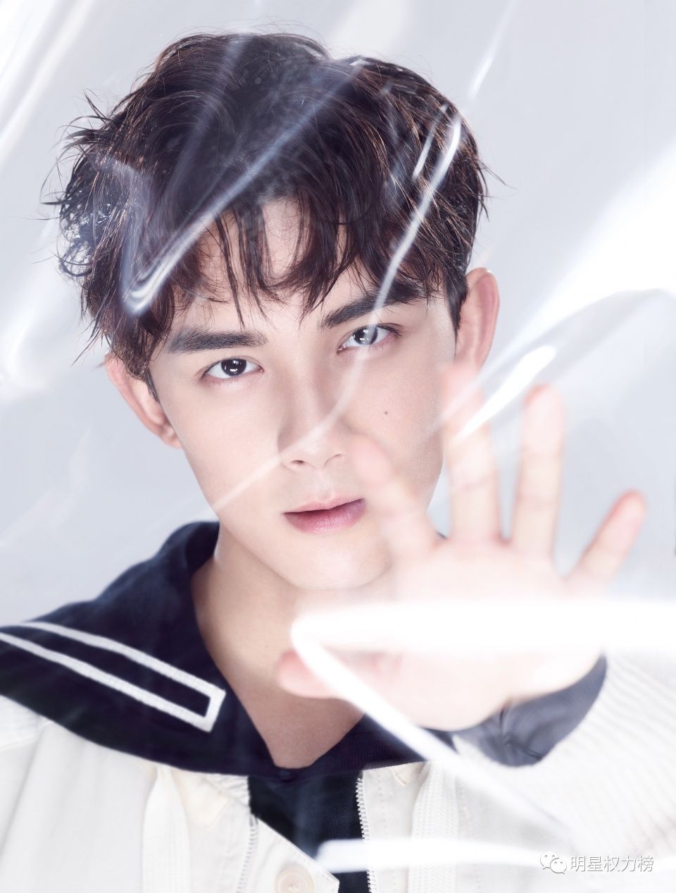 迪丽热巴开年封颜值榜样 吴磊18岁生日众星送