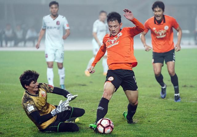 中超-北京人和主场2-0新疆成首支升级球队