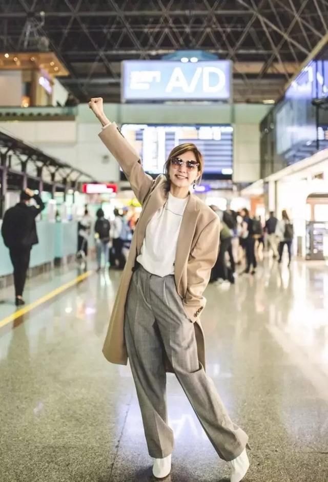 看到Ella穿高跟鞋,终于知道女星的脚什么样了