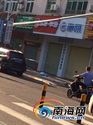 男子不顾劝阻2楼跳下 压伤女儿后再次跳楼死亡